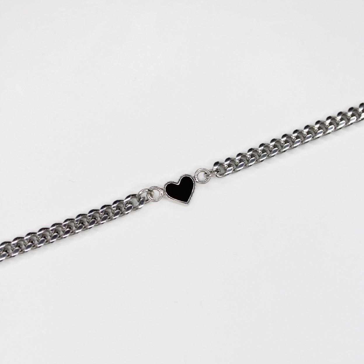 armband met zwart hartje