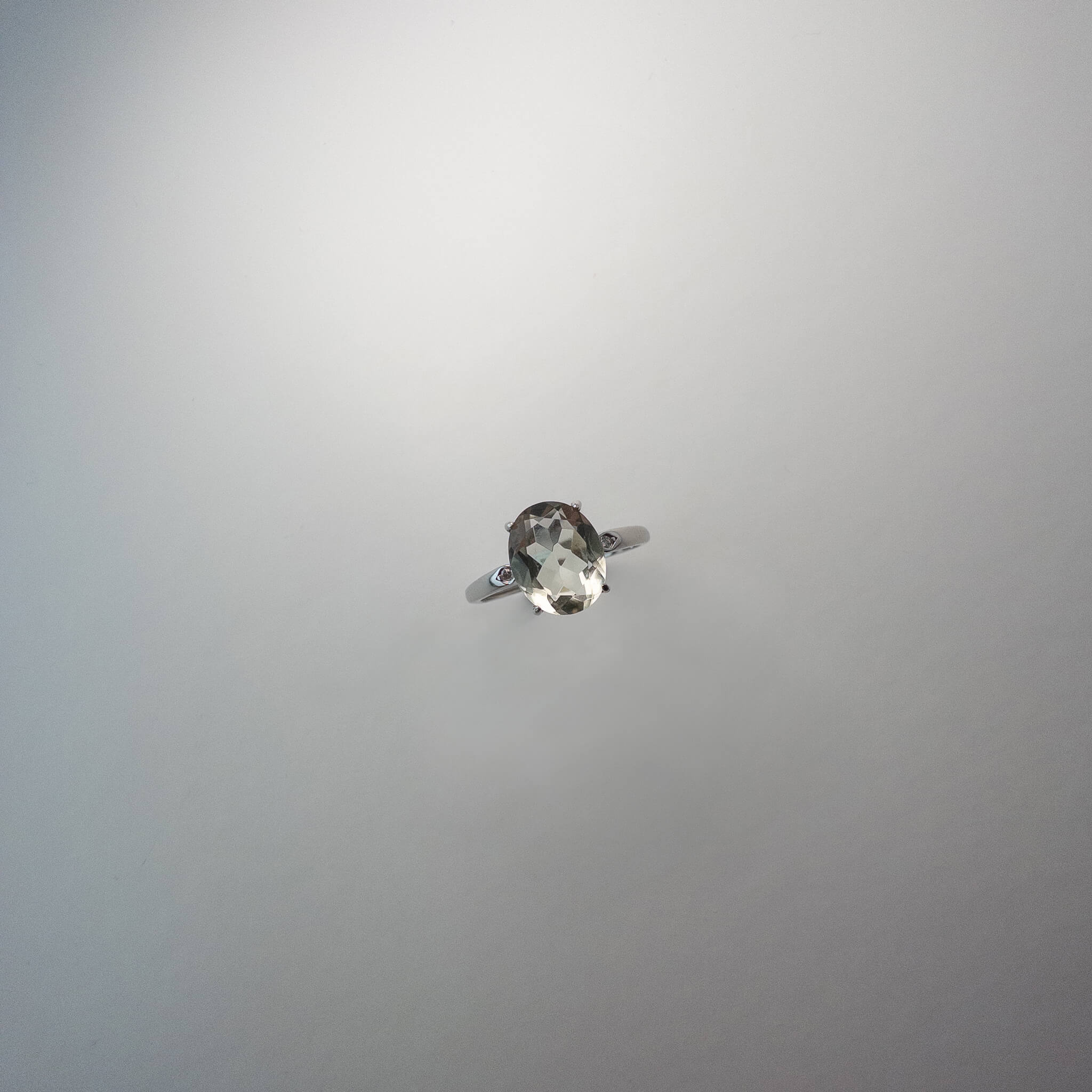 Groene amethist ring met edelsteen