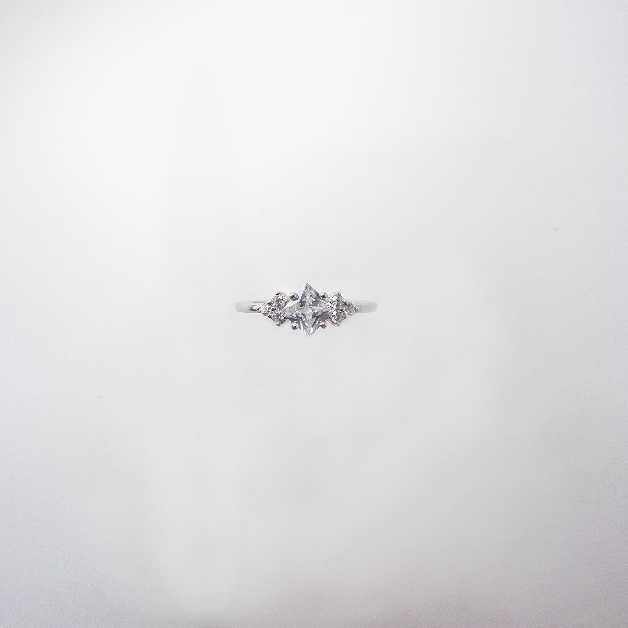 ring met diamantjes