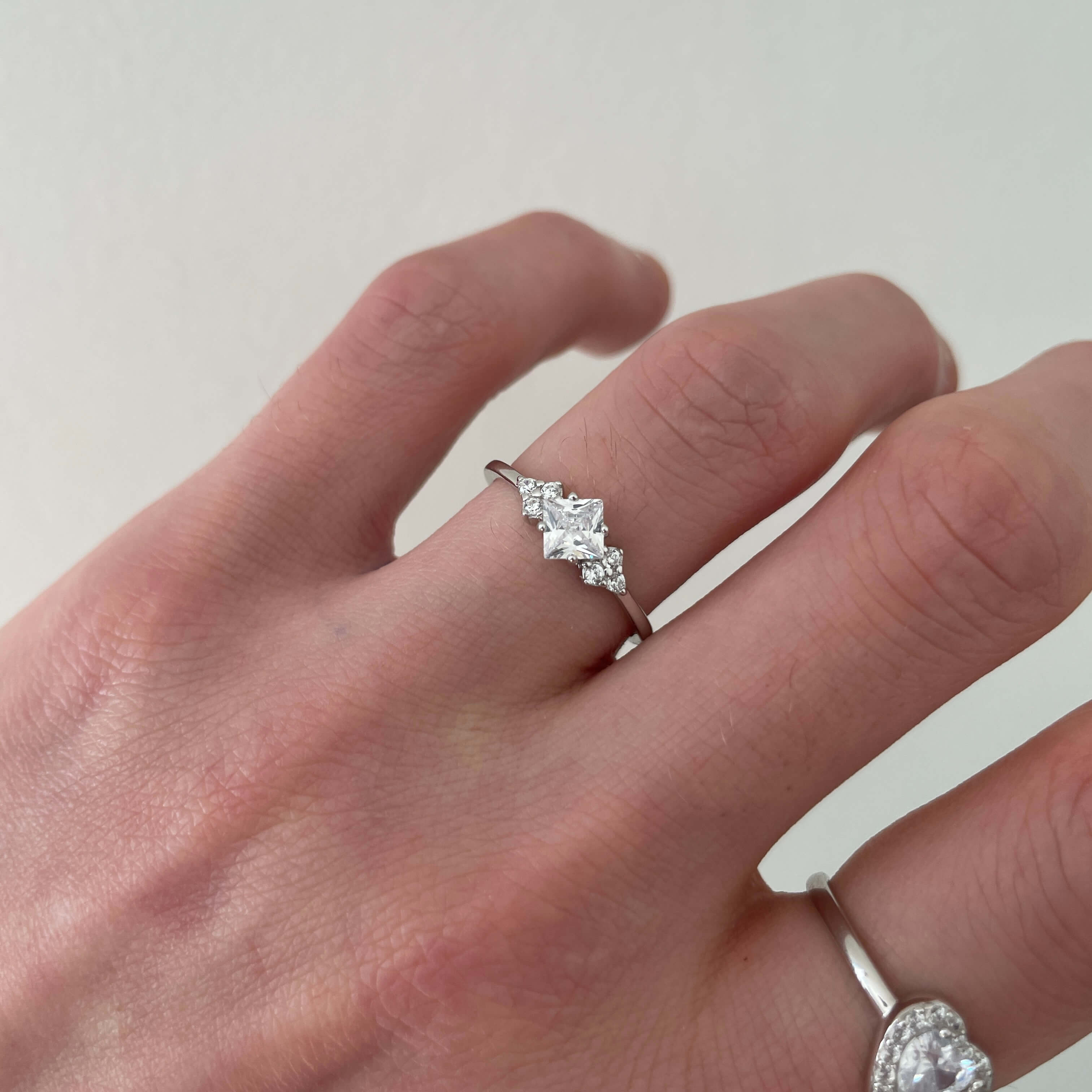 Ring met zirkonia steentjes