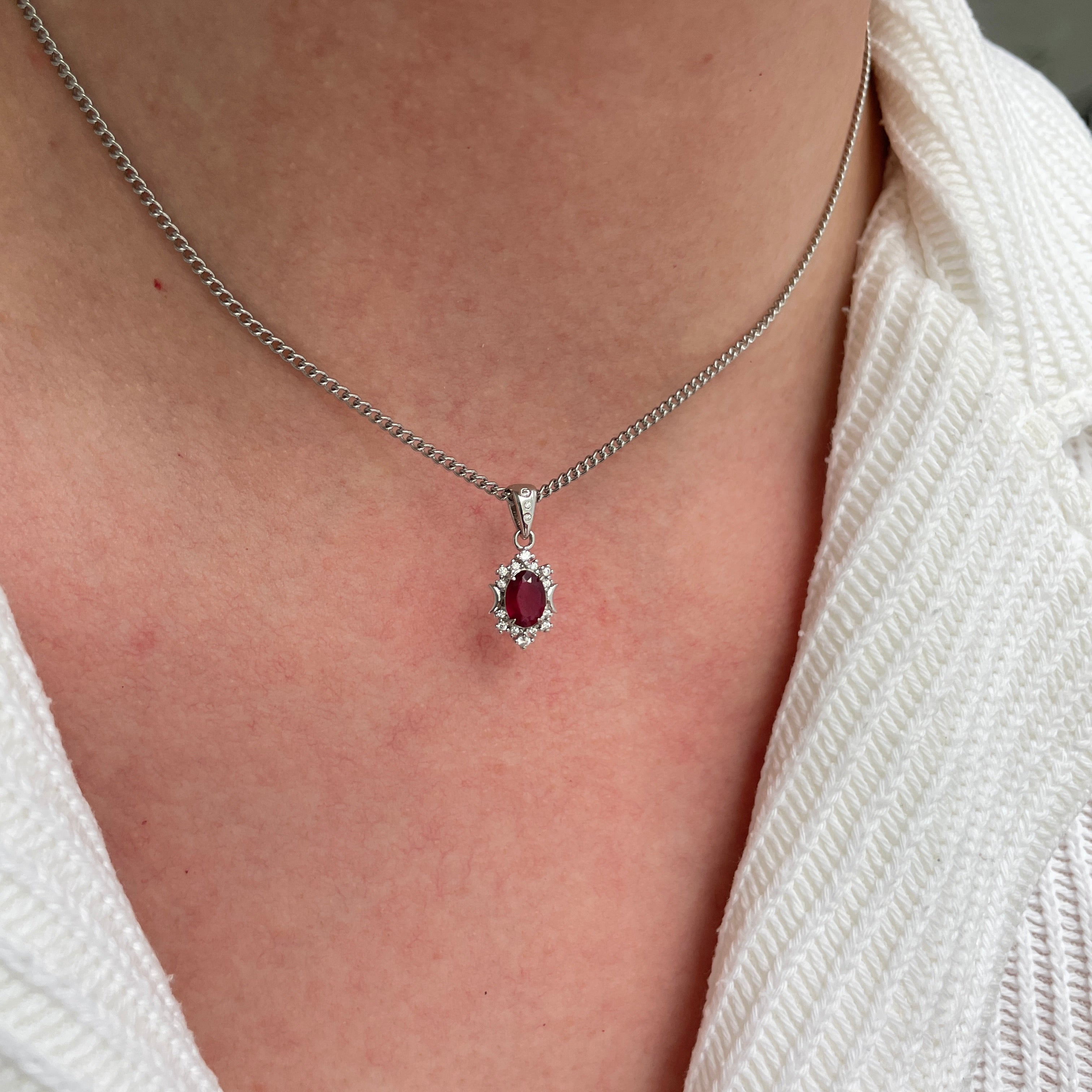Lunar Robijn Ketting