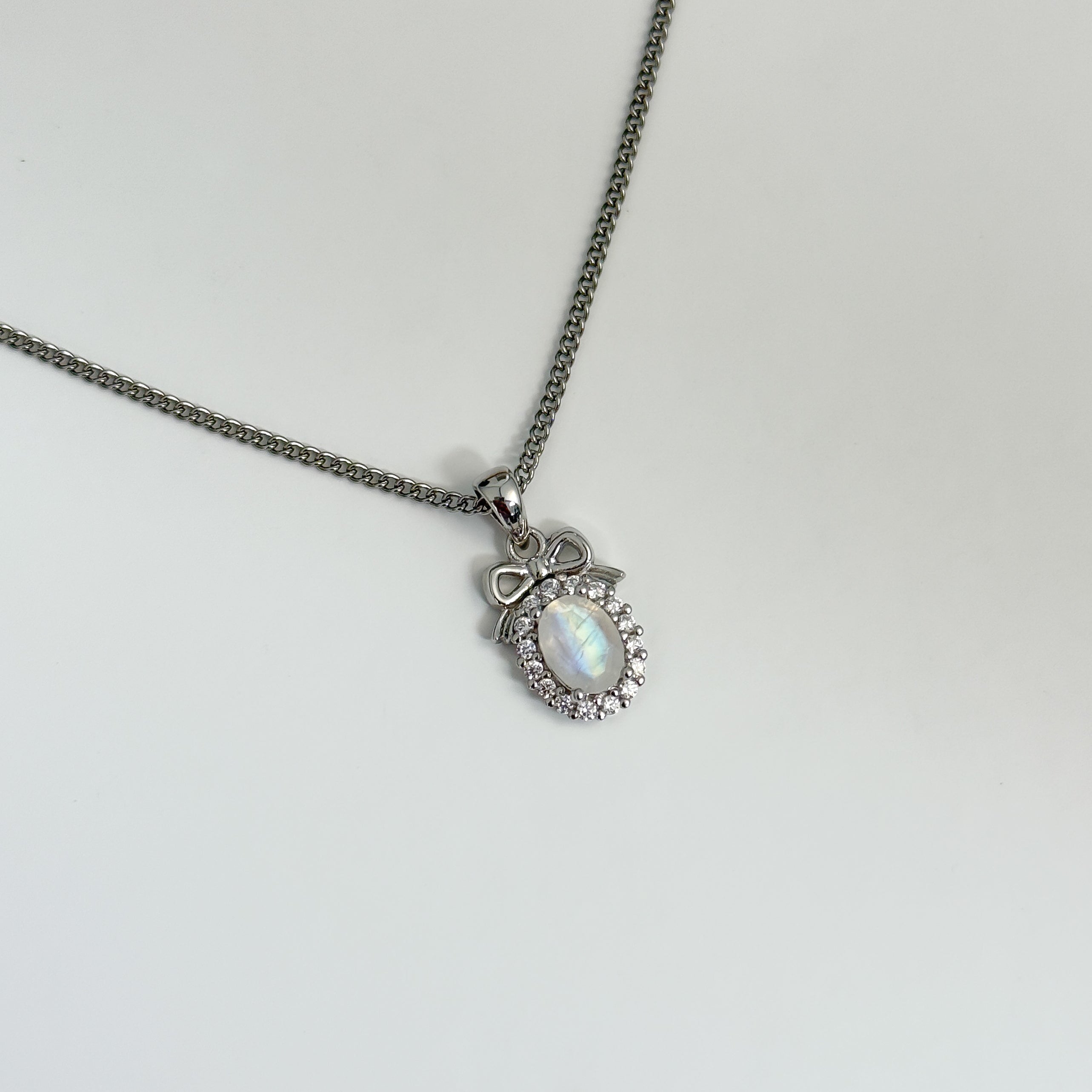 Bow Tie & Gem Ketting