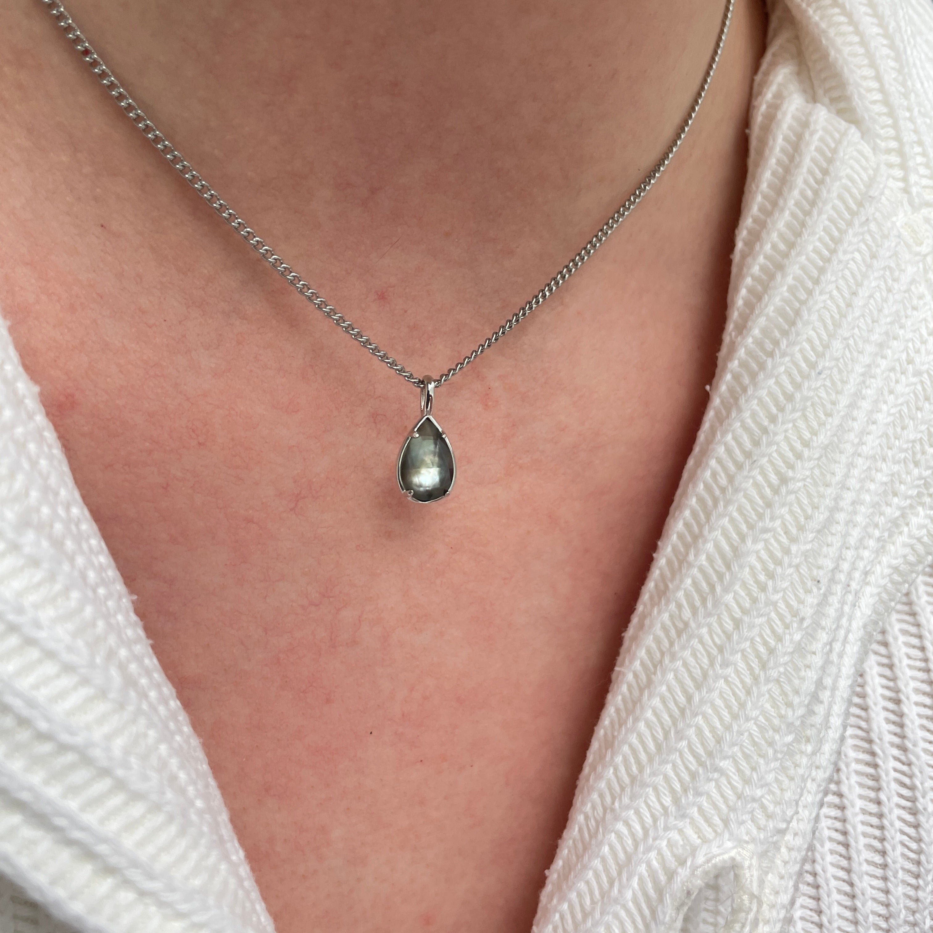 Zwarte Schelp x Kwarts Ketting