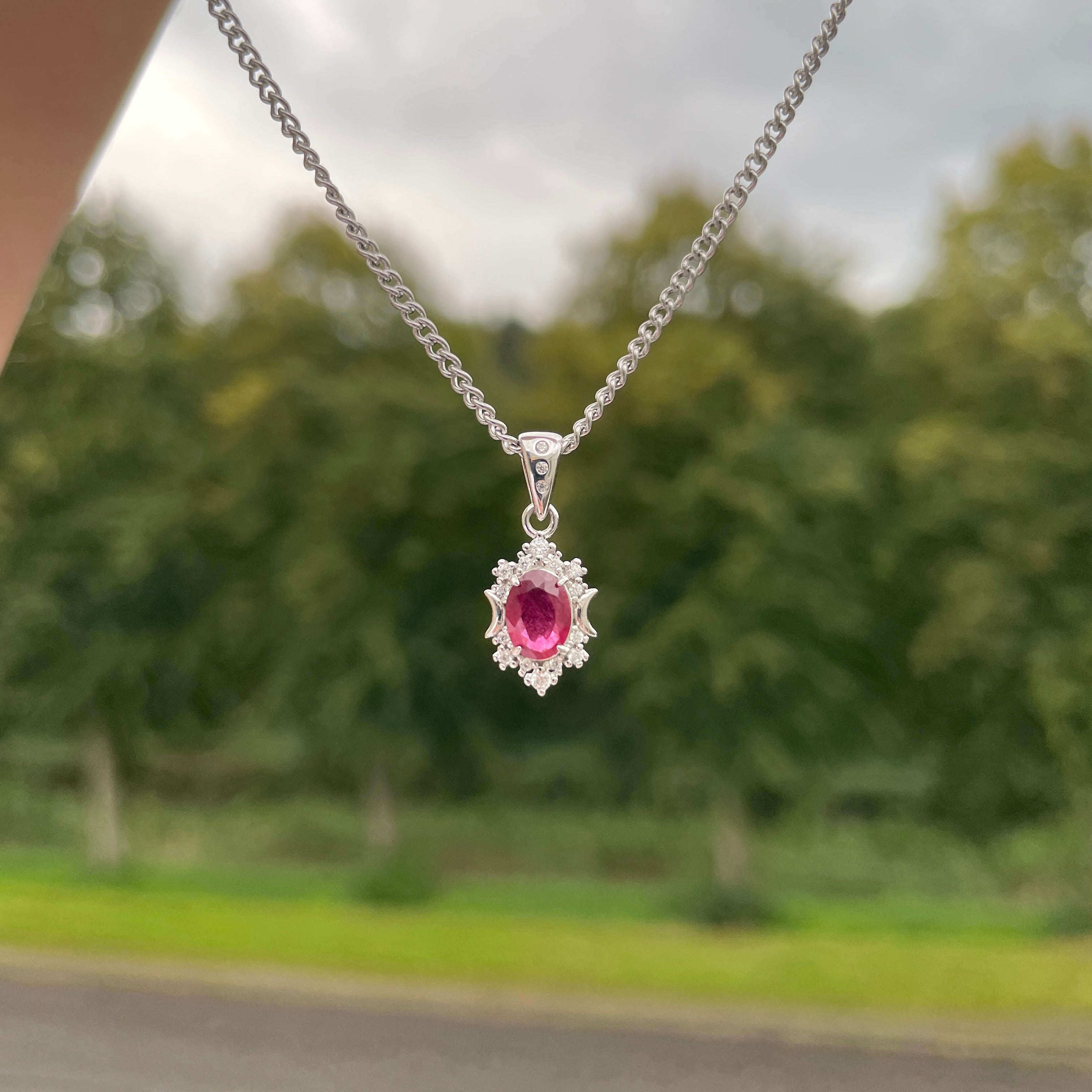Lunar Robijn Ketting