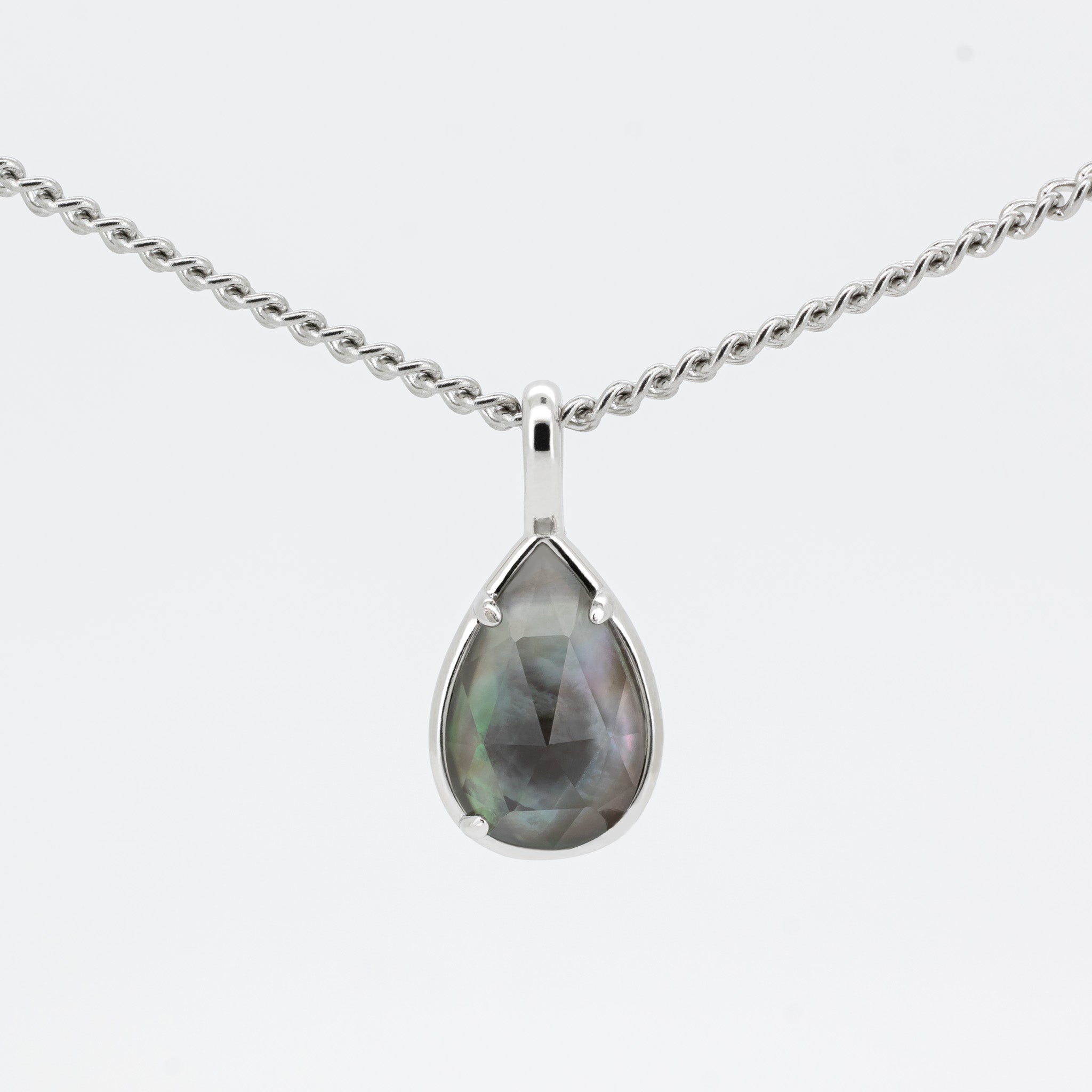 Zwarte Schelp x Kwarts Ketting